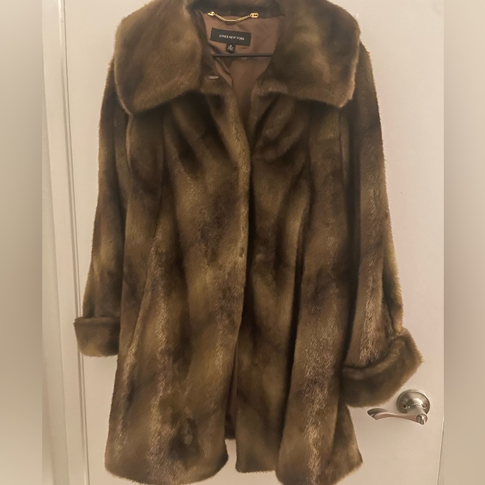 Jones New York faux fur coat size M